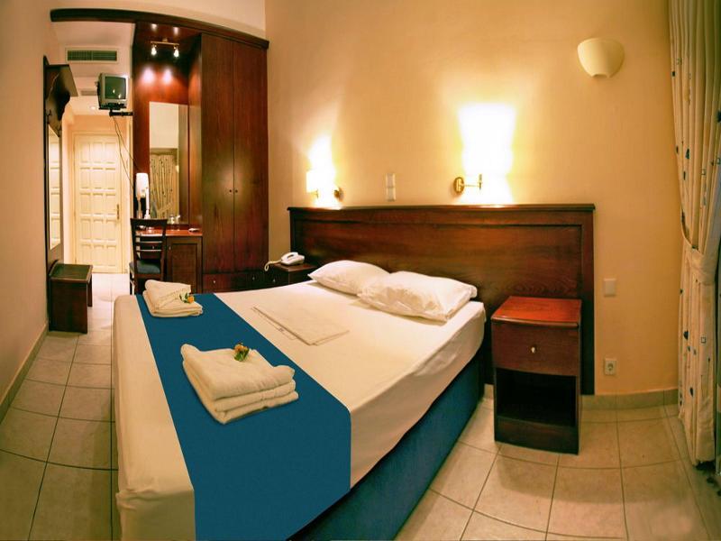 פלומרי Sandy Bay Hotel מראה חיצוני תמונה