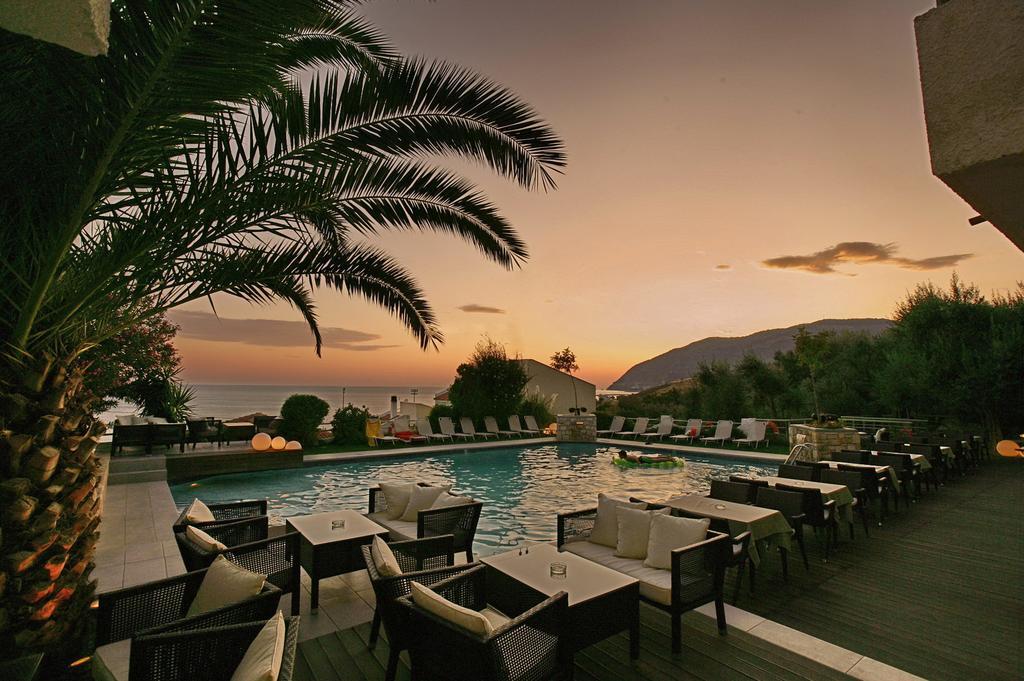 פלומרי Sandy Bay Hotel מראה חיצוני תמונה